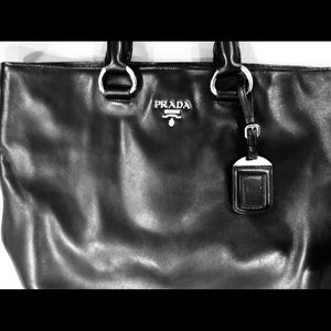 Prada black bag 👜 ~ used about 2-3 x ~ great shape!